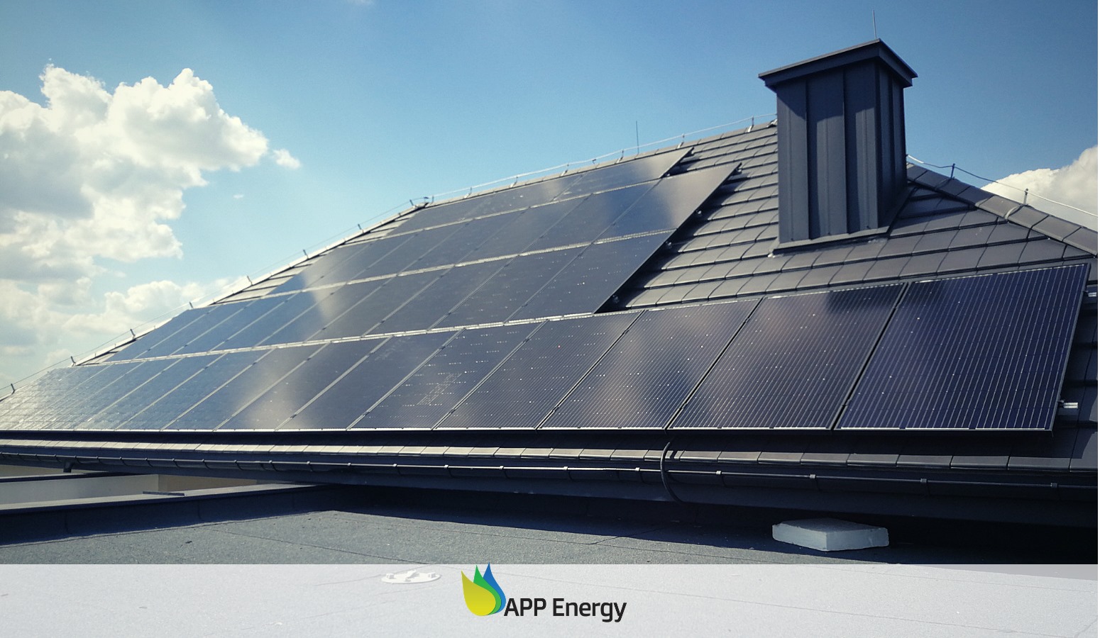 Instalacja fotowoltaiczna zamontowana na dachu domu jednorodzinnego App Energy Łódź